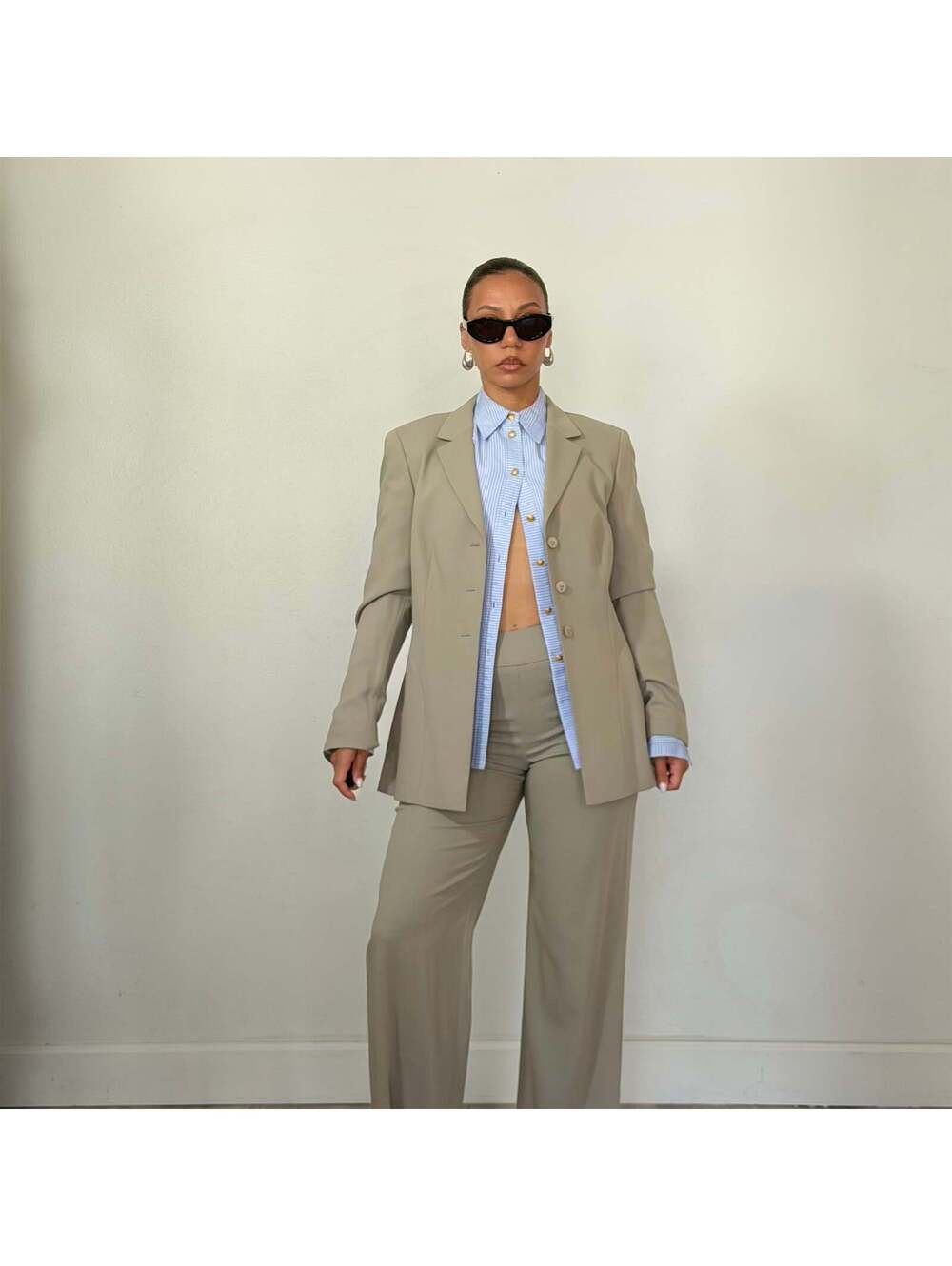 Escada - Picture 6 of 9